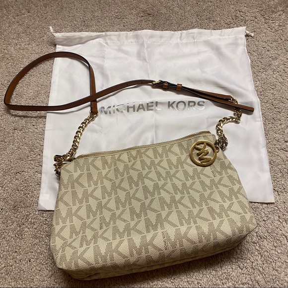 Michael Kors Handbags - Micheal Kors Crossbody